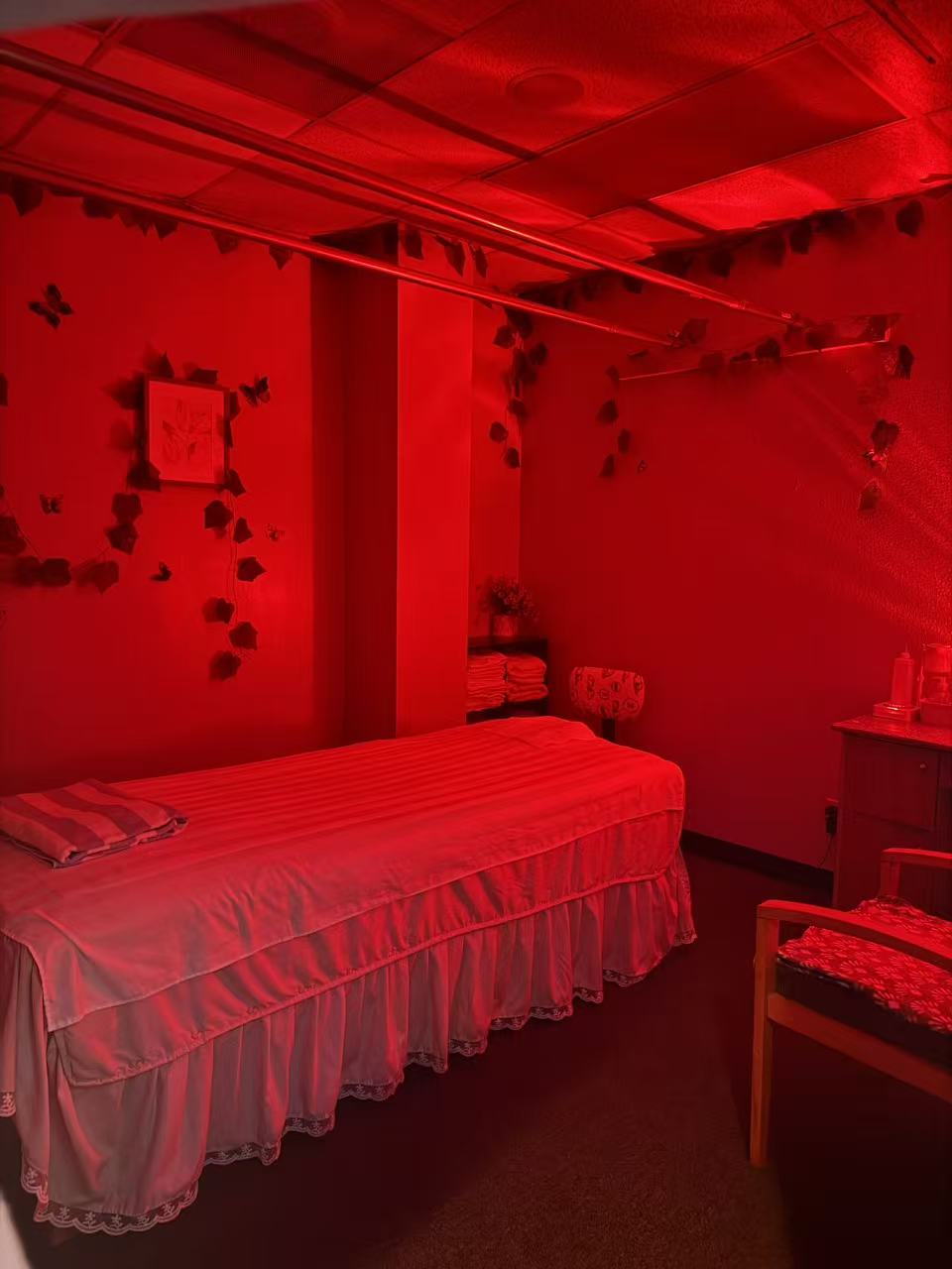Kamu Foot Spa - Red-lit massage room